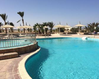 Hurghada Coral Beach Hotel - Хургада - Басейн