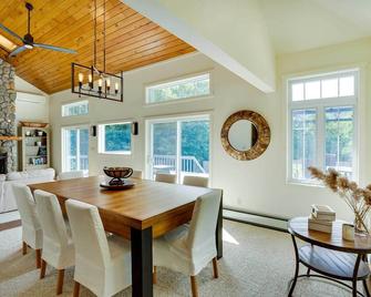 The Mountain House Windham Retreat with Hot Tub! - Windham - Sală de mese