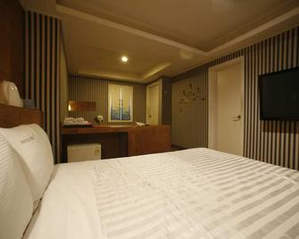 Hotel Biz Jongro Insadong - Seoul - Bedroom