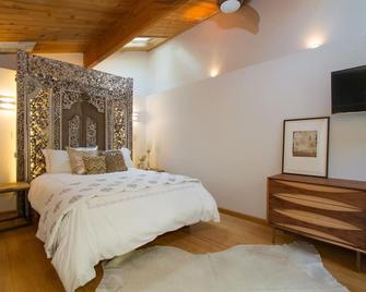 Modern Compound on Private Vineyard, Complete with Guest House - Saint Helena - Bedroom