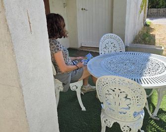 Guest House Provencal - Vitrolles - Patio