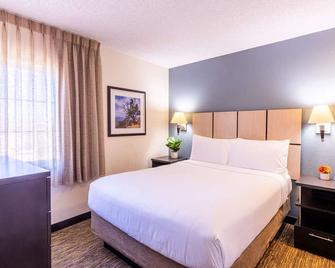 Comfort and Relaxation! 2 Modern Units, Full Kitchen, Pet-friendly Property! - Golden - Bedroom