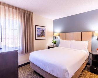 Comfort and Relaxation! 2 Modern Units, Full Kitchen, Pet-friendly Property! - 高爾頓 - 臥室