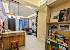 Ramble Travel Homestay - Guanshan Township - Lobby