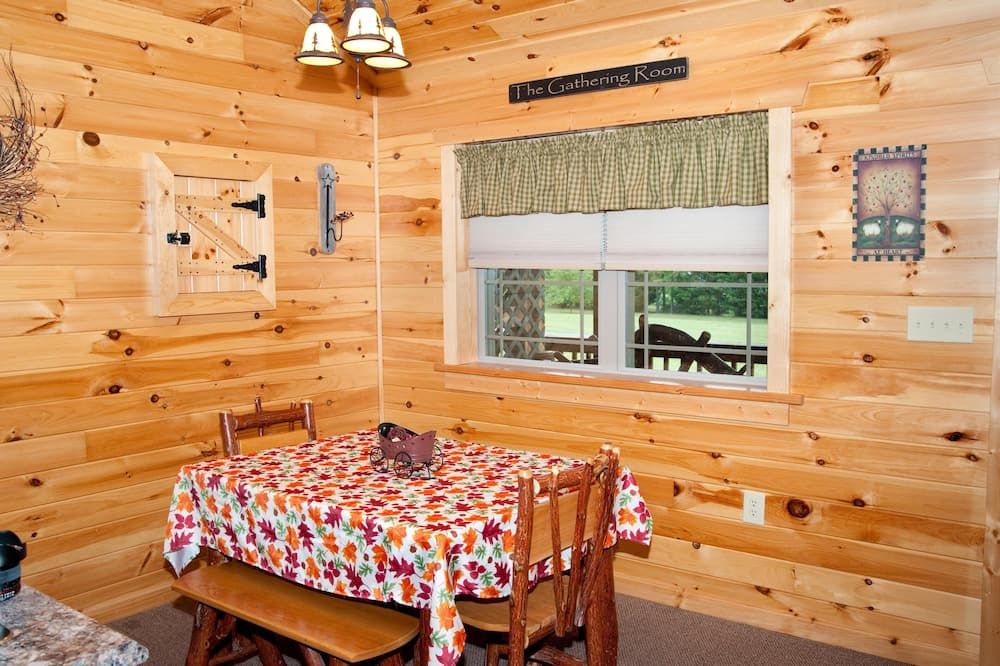 1/2 double cabin with king bed and single child sized pull-out sleep sofa (sleeps 2 adults & 1 child