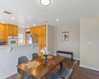 Jane's Home - Homely 3b2b Single Family House - San Jose - Dining room