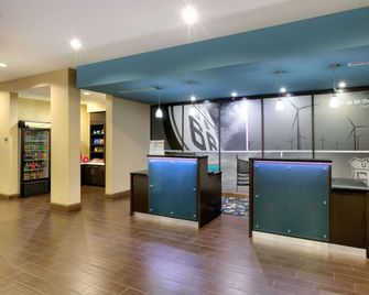 La Quinta Inn & Suites by Wyndham Clinton Historic Route 66 - Clinton - Reception