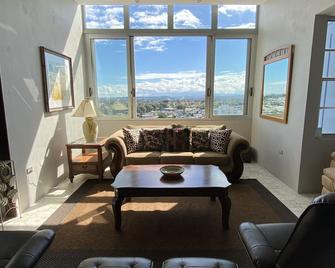In The Heart Of It All Two Bedroom Penthouse In Guaynabo - San Juan - Wohnzimmer