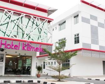 Hotel Kamelia - Kepala Batas - Building