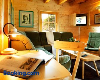 Farm Stay Pirc - Tüffer - Wohnzimmer