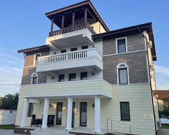 Iarca Inn - Bukarest - Byggnad