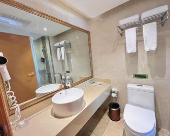 Vienna International Hotel (Beihai Yintan Wanda) - 베이하이 - 침실