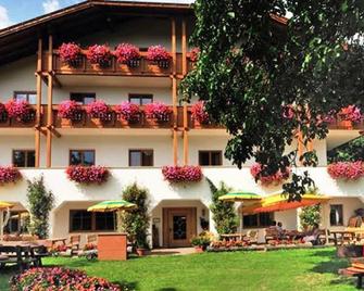 Hotel Mair Am Bach - Bresanona - Edificio