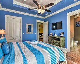Deck and Fire Pit Updated Crystal Beach Retreat! - Bolivar Peninsula - Bedroom