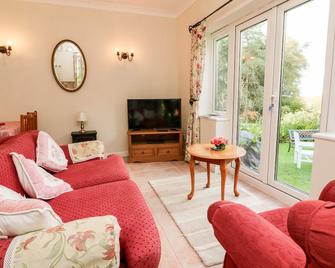 Claire's Cottage - Bude - Living room