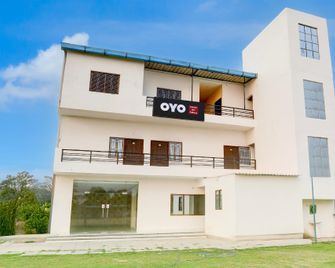 Hotel O K P Palace - Rāmnagar - Building