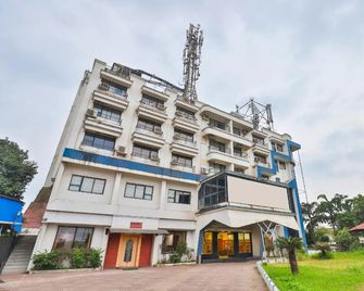 Hotel Woodlands - Vapi - Bâtiment