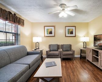 Mountain Meadows - Pigeon Forge - Salon