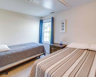 Cape May Quad with Grill - 7 Blocks to Beach! - Cape May - Bedroom