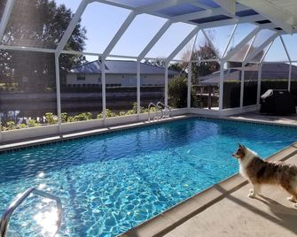 Spacious pool home on corner canal lot to Lake June - Lake Placid - Pool