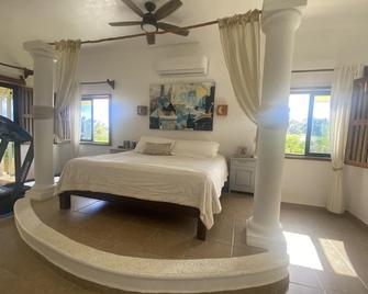 Beautiful home w/ private white sand beach on the Caribbean; a/c in every room! - Majahual - Phòng ngủ