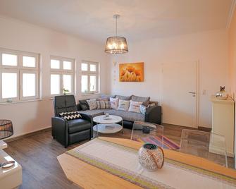 Silvaner Holiday Apartment In The Königshof Freyburg (Unstrut) - Freyburg - Obývací pokoj