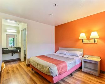Motel 6-Pinole, Ca - Pinole - Schlafzimmer
