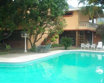 Hotel Mediterraneo Plaza - סן סלבדור - בריכה