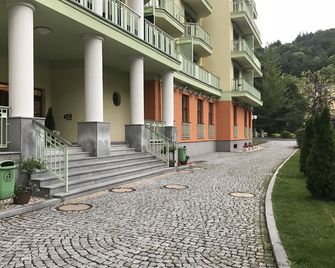 Slunecni Lazne Apartments - קרלובי וארי - בניין