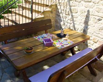 Cozy Holiday Home in Pietrafitta Umbria With Garden - Pietrafitta - Patio