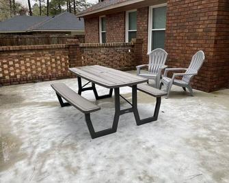 Statesboro Luxe: Luxury In A Prime Location - Statesboro - Patio