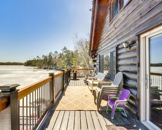 Lakefront Park Rapids Cabin with Decks and Boat Dock! - Park Rapids - Balcony