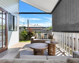 The Oasis - Charming Family Retreat on City Fringe - Cairns - Balcony