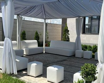 Family & Friends House - 프로샨 - 파티오