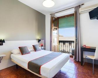 OYO Fonda Sanchez - Granada - Bedroom
