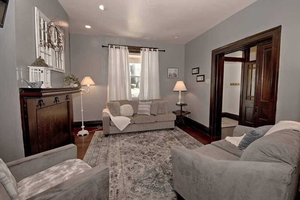 Updated Victorian - Serene Backyard + City Access - Pittsburgh - Sala de estar