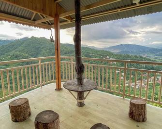 Thumki Resort, Balthali - Panauti̇̄ - Balcon