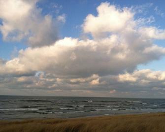 Beachfront /Hottub/Steam Room/Game Room/Jacuzzi/Pets/Massage Chair/Kayaks/Bikes - Michigan City - Beach
