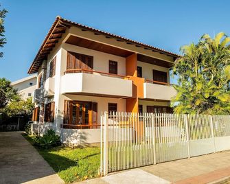 Lindos apartamentos próx da praia STCY - Florianopolis - Building