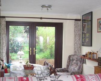 Rooms In Quiet Well Located Detached House - Paignton - Living room