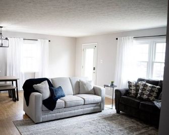 Soldiers Home - West Lafayette - Living room