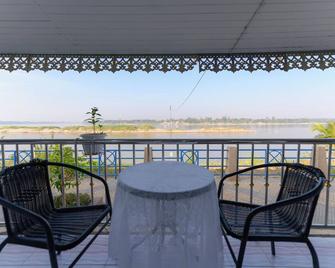 Kongkhamkoon Hotel - Pakkhat - Balcón