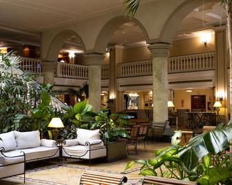 Iberostar Parque Central - La Habana - Lobby