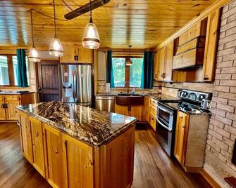 Poco's Retreat . - Many - Kitchen