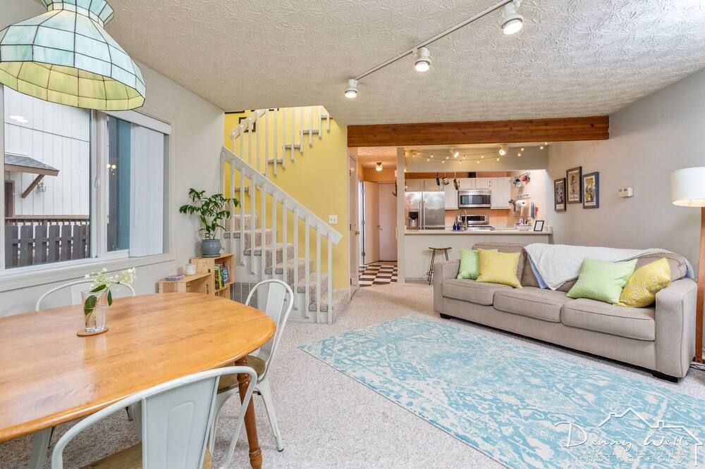 Come Relax at the Lake Hood Cottage! - אנקוראג' - סלון