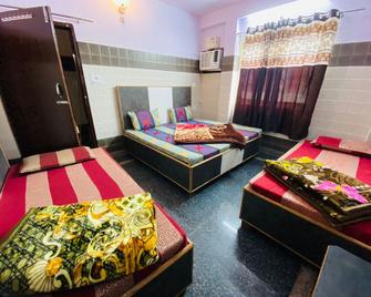 Hotel Hari Ganga Haridwar -Near By Railway Station - Haridwar - Soveværelse