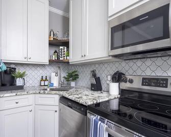 Little Rock - Stylish Little Rock Downtown Escape - Little Rock - Kitchen