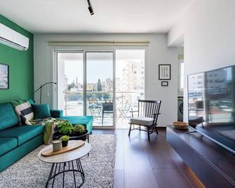 Harbor Apartments In Larnaca - Larnaca - Living room