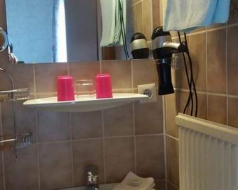 Double room No. 5 with shower, WC - Haus Traudi - Sankt Margarethen im Lungau
