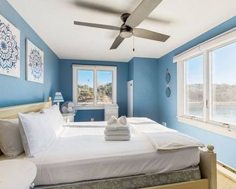 Breathtaking Riverfront Home with a Lovely Deck, Close to Beach - Dogs OK - Chatham - Bedroom